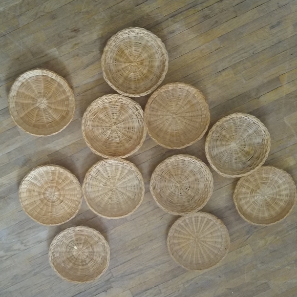 Vintage Other - 11 basket plates decor